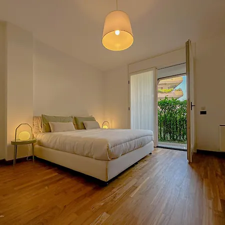 Aspromonte Lakeside - Garden Retreat Апартаменты *