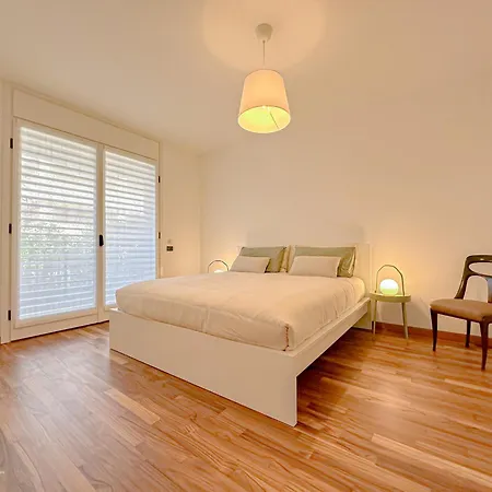 Aspromonte Lakeside - Garden Retreat Apartment *