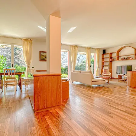 Apartment Aspromonte Lakeside - Garden Retreat *