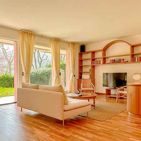 Апартаменты Aspromonte Lakeside - Garden Retreat